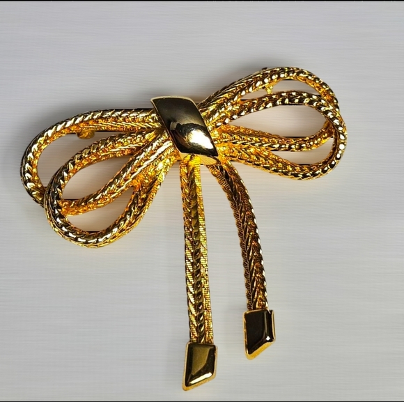 Vintage Jewelry - Vintage Gold Tone Bow Brooche Pin